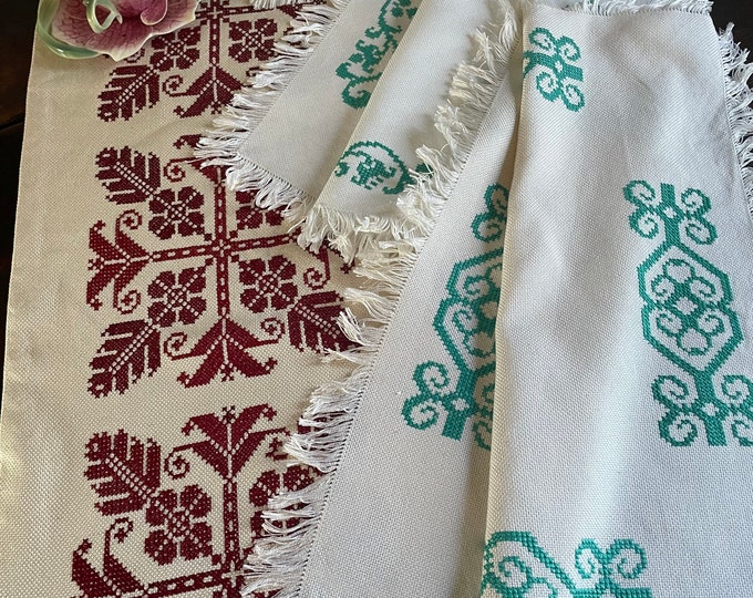 Vintage Red and Green Embroidered Mats Etsy