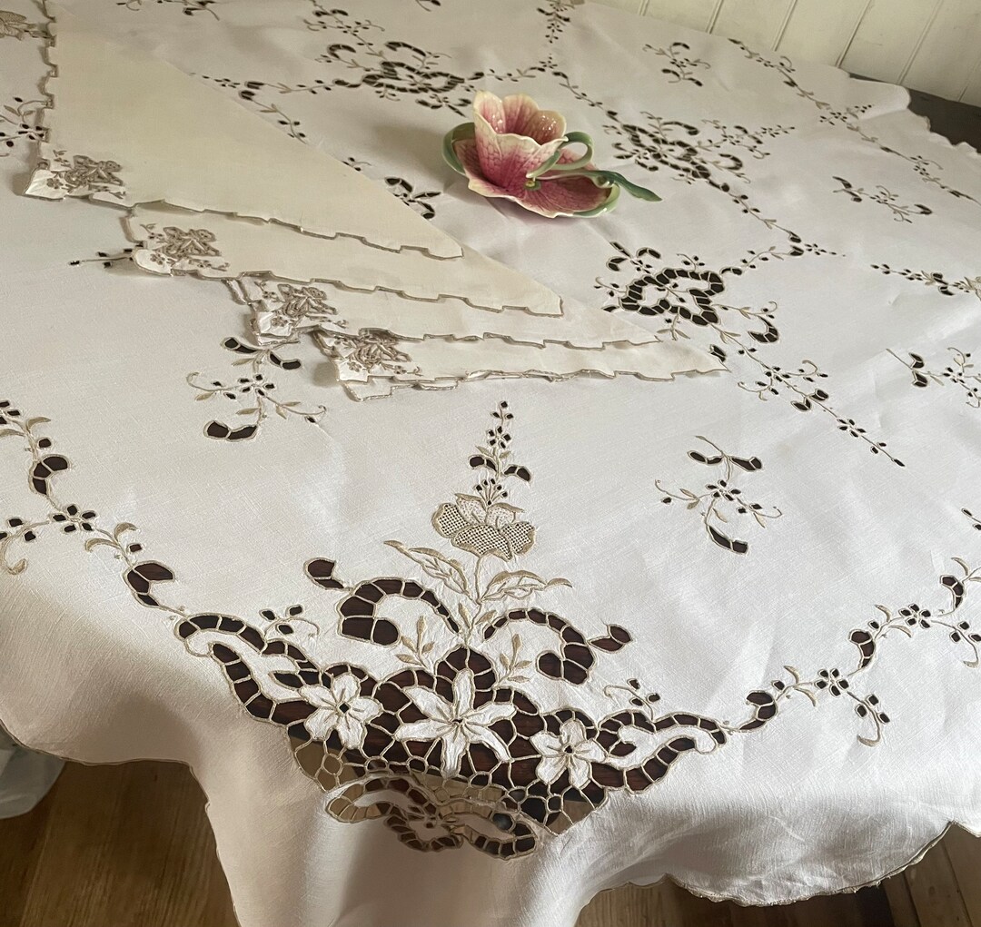 Vintage Embroidered Cutwork Tablecloth and Napkins Etsy