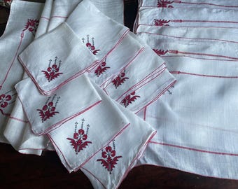 Vintage embroidered mats set napkin’s and runner
