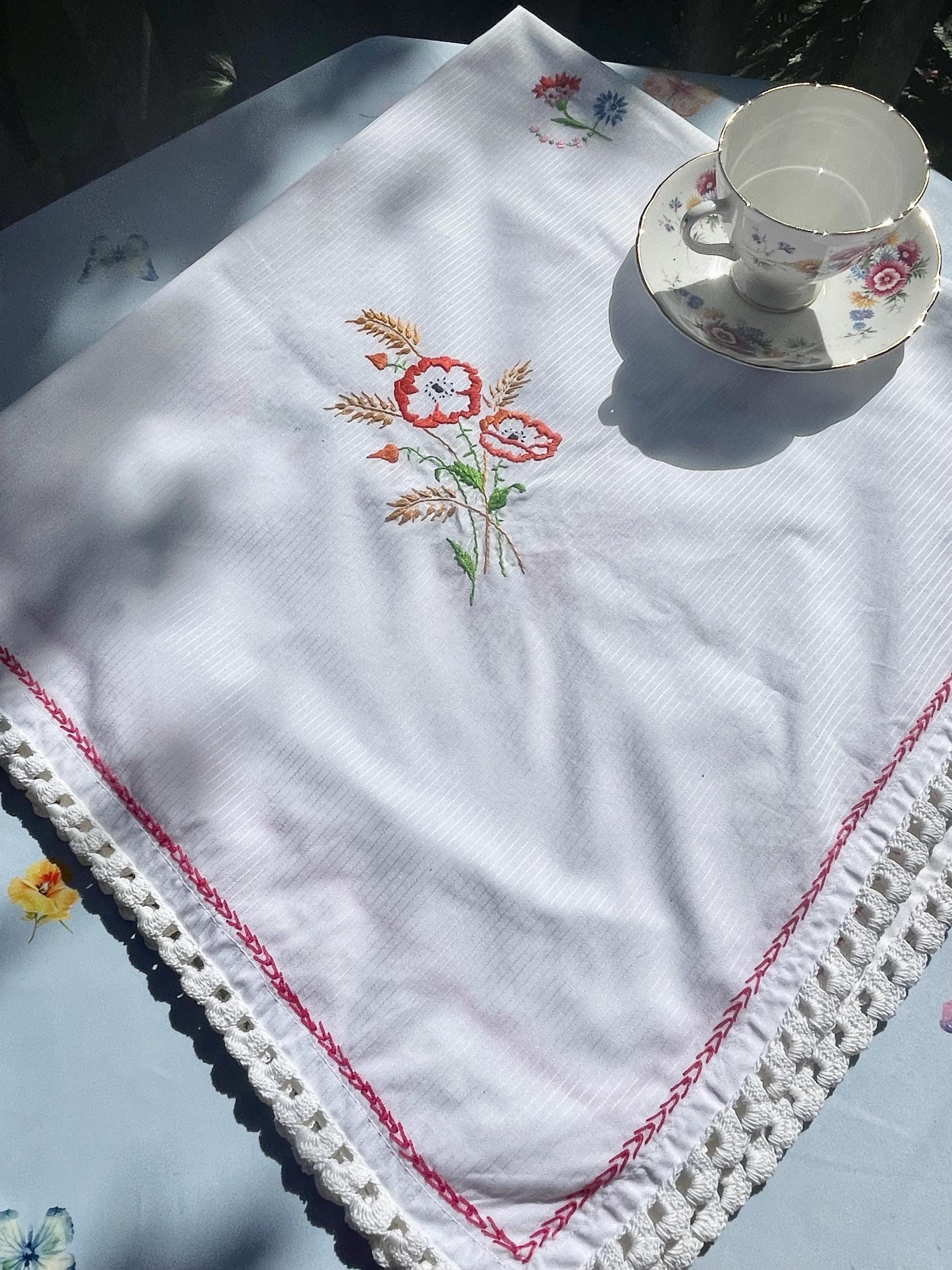 春夏の花の刺繍が施されたテーブルクロス 34インチ - Etsy 日本