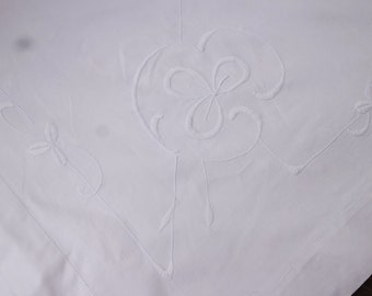 irish linen embroidered tablecloth36x36 inches