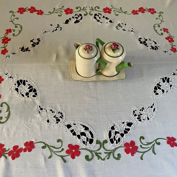 Vintage embroidered lace insert tablecloth 54x62 inches