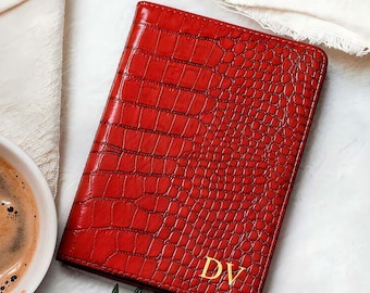 Crocodile-Pattern Kindle Case with auto-sleep and wake-up features, Paperwhite 12th Gen 7'' Kindle Case with Hand Strap and Stand