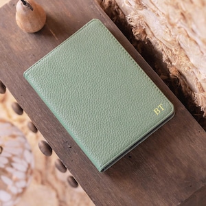 Zielone, wegańskie skórzane etui na Kindle'a, teraz kompatybilne z Kindle Paperwhite 7.