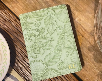 Embossed Green Leather Kindle Case for Kindle Paperwhite 12th Generation  Model Customizable Kindle Case, Perfect Gift for Friends