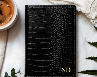 Crocodile-patterned Black Kindle Case with auto-sleep and wake-up features;12th-generation 7 Paperwhite with wrist strap and stand