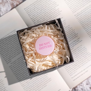 DO NOT DISTURB Kindle Grip, Kindle Holder, Kindle Accessories, Magnetic Kindle Grip, Phone Holder, Phone Grips, Kobo Grip, Bookish Gifts