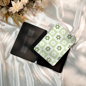 Personalized Kindle Paperwhite 12th Gen Case: Magnetic ColorSoft Cover