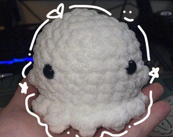 Handmade Crochet Ghost Plush – Cute Amigurumi Halloween Decor, Spooky Gift, Soft Ghost Toy for Kids & Ghost Lovers
