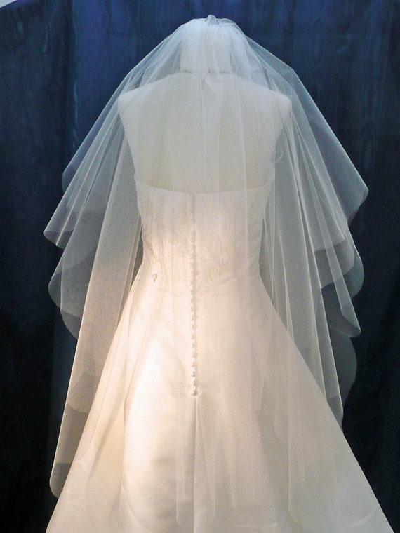 Scalloped Edge Wedding Veil: 2-tier Flowing Bridal Illusion 