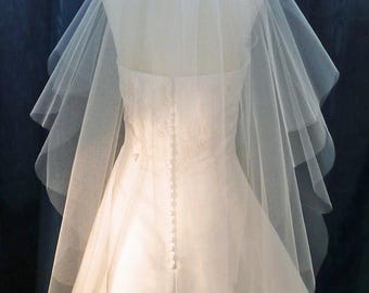 Scalloped Edge Wedding Veil: 2-Tier Flowing Bridal Illusion Tulle