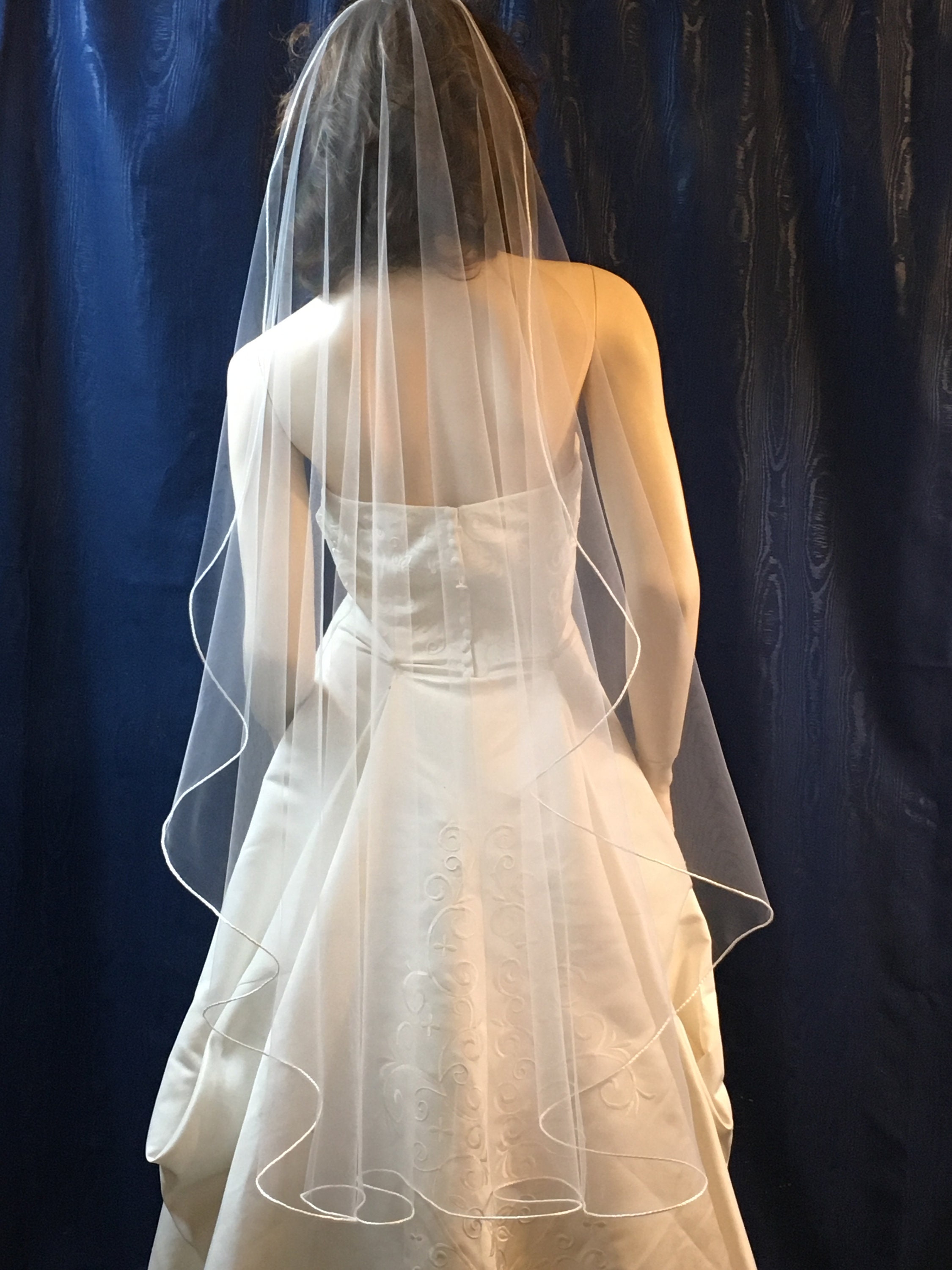 1 tier Waltz length cascading Petal Cut wedding veil satin cord trimmed  bridal veil  Sale