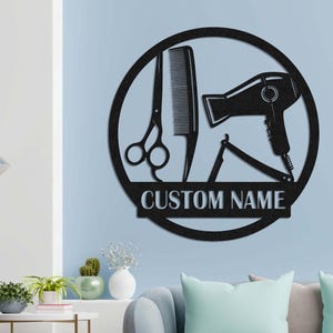 Placa de metal personalizada para cabeleireiro, placa de nome personalizada para cabeleireiro, decoração de parede de metal para centro de beleza com rosto feminino, decoração de penteado personalizado, presente