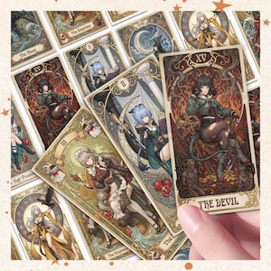 Könnte beinhalten: Eine Sammlung von Tarotkarten mit detaillierten Illustrationen und verzierten Rändern. Die Karten zeigen verschiedene Figuren und Symbole, mit Titeln wie "Der Teufel" und "Die Kaiserin". Die Farbpalette umfasst Beige, Braun und Gold mit Akzenten in Blau und Rot.