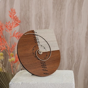 Houten Fibonacci-wandklok – modern spiraalontwerp, minimalistisch geometrisch interieur
