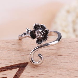 Chic Lotus Crochet Ring for Fashion, Crochet Rings For Tension, Tension Ring Adjustable, Yarn Guide Ring, Gift For Crocheter