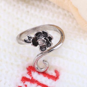 Stylish Lotus Flower Crochet Ring, Tension Ring For Crocheter, Yarn Tension Ring Crochet, Crochet Tension Ring, Gift For Knitter