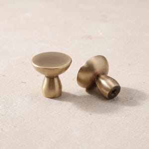 Antique Brass Round Cabinet Knob, Smooth Mushroom Face, 30 mm