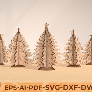 Puede incluir: Cinco árboles de Navidad de madera con estrellas en la parte superior y diseños intrincados recortados. Los árboles son de color marrón claro y se apoyan en bases circulares. El texto "EPS-AI-PDF-SVG-DXF-DWG" se muestra en la parte inferior.
