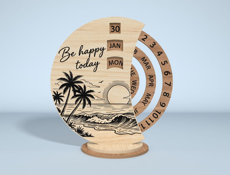 Puede incluir: Calendario perpetuo de madera con una escena de playa y la frase "Be happy today". El calendario muestra la fecha, el mes y el d&iacute;a. El dise&ntilde;o incluye palmeras, olas y un sol poniente. El calendario es de madera clara.