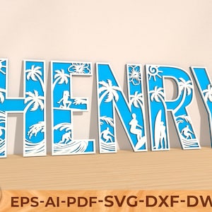 Puede incluir: Letras blancas recortadas que deletrean "HENRY" con un fondo azul y un tema de playa tropical. Las letras están decoradas con palmeras, olas y surfistas.