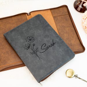 Portafolio de cuero personalizado para hombre, portafolio con diseño de flores de nacimiento y cremallera, regalos corporativos, diario de cuero, regalo de oficina para él, regalos de graduación