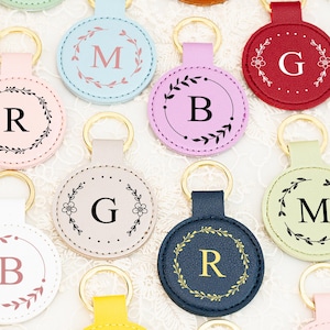 Porte-clés cercle en cuir personnalisé, porte-clés en cuir pleine fleur monogrammé personnalisé, premier clip de clé cadeau pour elle lui ami, cadeau nouveau conducteur