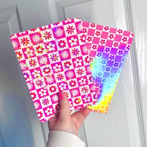 Malibu en fleurs ~ Insert holographique en papier cartonné, illustration originale pour Kindle.