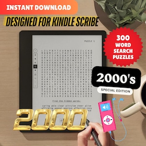Op de afbeelding: Een Kindle Scribe e-reader die een woordzoekerpuzzel weergeeft met de tekst "2000's Special Edition" en "300 Word Search Puzzles" op het scherm. De e-reader staat op een tafel met een plant en een roze MP3-speler met koptelefoon.