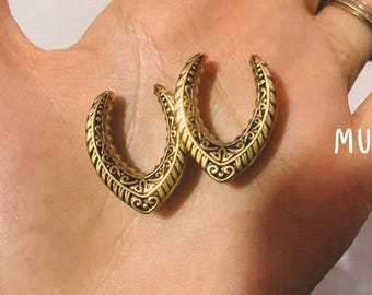 Vintage Sadelpluggar Örhängen Texturerad Örontunnel Expander Tunnelplugg för Sträckta Örsnibbar Rostfritt Stål Öronmätare