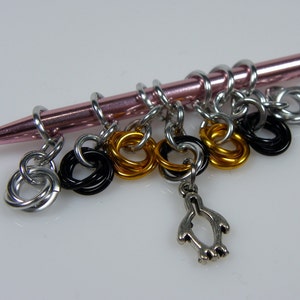 Penguin Stitch Markers Small Knitting Stitch Markers Chainmaille Stitch Markers Sock Stitch Markers Little Stitchmarkers imagem 2