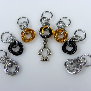 Penguin Stitch Markers Small Knitting Stitch Markers Chainmaille Stitch Markers Sock Stitch Markers Little Stitchmarkers imagem 1