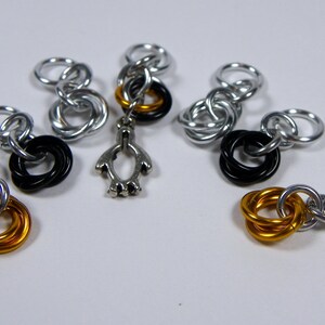 Penguin Stitch Markers Small Knitting Stitch Markers Chainmaille Stitch Markers Sock Stitch Markers Little Stitchmarkers imagem 3