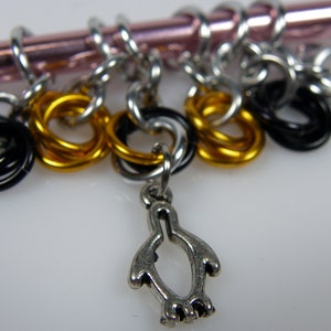 Penguin Stitch Markers Small Knitting Stitch Markers Chainmaille Stitch Markers Sock Stitch Markers Little Stitchmarkers imagem 4