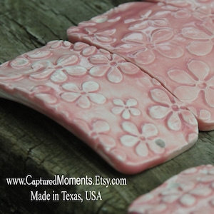 Pottery bead perfect for a cuff bracelet in Pink in a daisy design