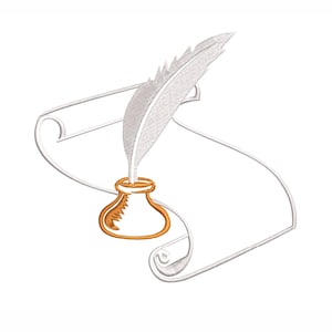 Könnte beinhalten: Gesticktes Design mit einer Feder mit einer großen Feder, die sich über einem kleinen Tintenfass befindet. Das Tintenfass ist hellbraun und die Feder ist silberfarben. Eine Schriftrolle befindet sich im Hintergrund.