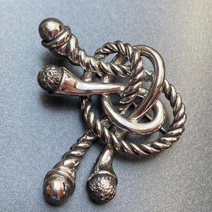 Vintage stamped Marboux, silver tone modernist knot brooch, gorgeous, in excellent condition with a secure rollover clasp