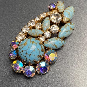 1950s vintage French turquoise glass and Aurora Borealis costume jewellery gold tone brooch with a trombone clasp