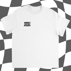 ナンバー1 YouTubeメカニックのヘビーウェイトユニセックスクルーネックTシャツ | スローガン、背面に文字入りTシャツ、YouTuber Tシャツ、車好き、車好きへのギフト、車