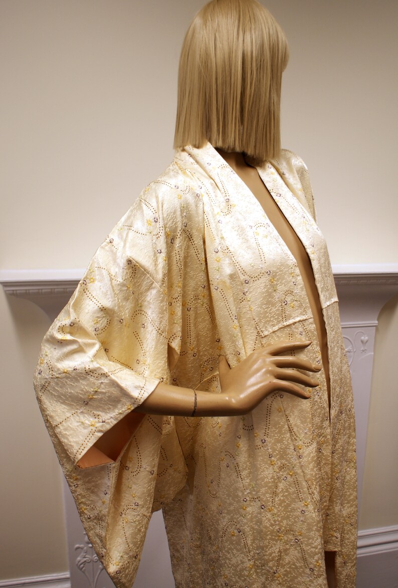 Breathtaking Art Deco Style Vintage 1960s1970s Cream Printed Full Length Kimono Robe Women S Clothing Clothing Valresa Com