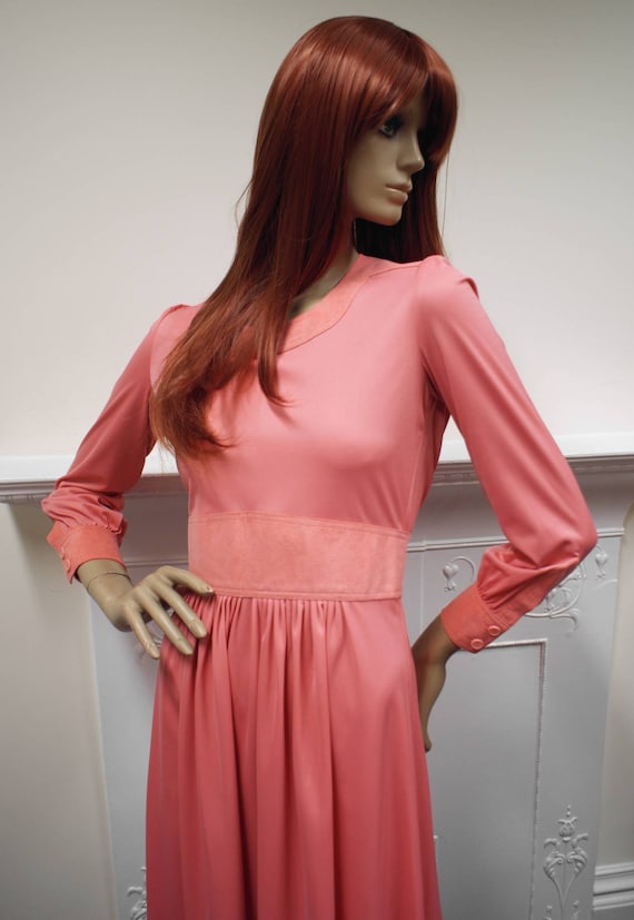 Elegant Coral Pink Jersey And Ultrasuede Panel 1970s Vintage Midi Dress