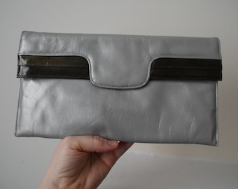 Renata Italian-made silver leather 1970s/1980s vintage machine age Deco style clutch bag purse