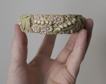 Unusual Lily of the Valley art deco 1930s vintage antique celluloid intricate carved flower bangle