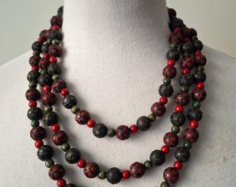 Art Deco carved wood vintage 1930s red and green bead multi strand necklace