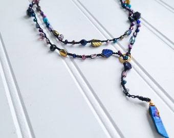 Lange Lariat Perlenkette: Kristallspitze, Lila Blaue Glasperlen
