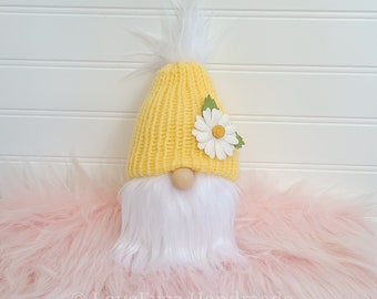 Daisy Garden Gnome, Spring Gnome, Knit Plush, Yellow Flower, Woodland Gnome, Small Knit Plush, Spring Decor, Cute Gift, MADE TO ORDER