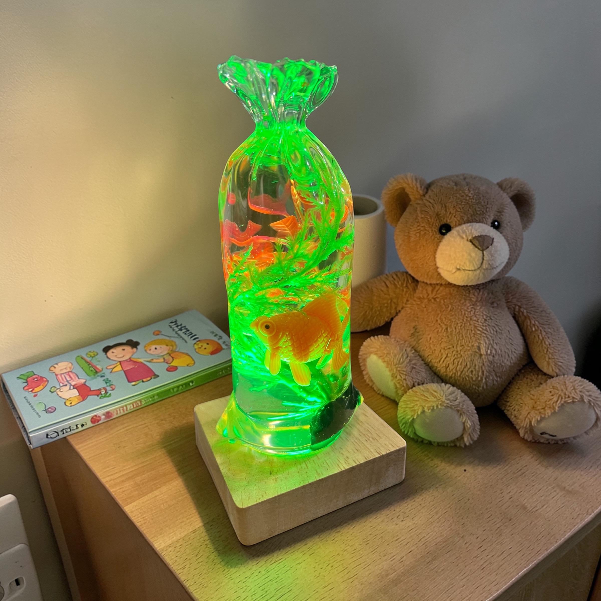 Luce notturna a forma di pesce rosso in resina: lampada a LED che cambia colore, decorazione per la cameretta dei ragazzi - Italia