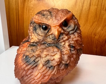 Figura de búho bellamente detallada