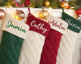 Calza di Natale in maglia personalizzata: 2025 Nome di famiglia ricamato, Calza con monogramma, Decorazione natalizia
