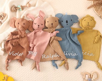 Manta de bebé bordada personalizada: Sonajero de animal